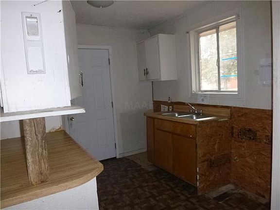 3rd image of 2760 Byrd Ave