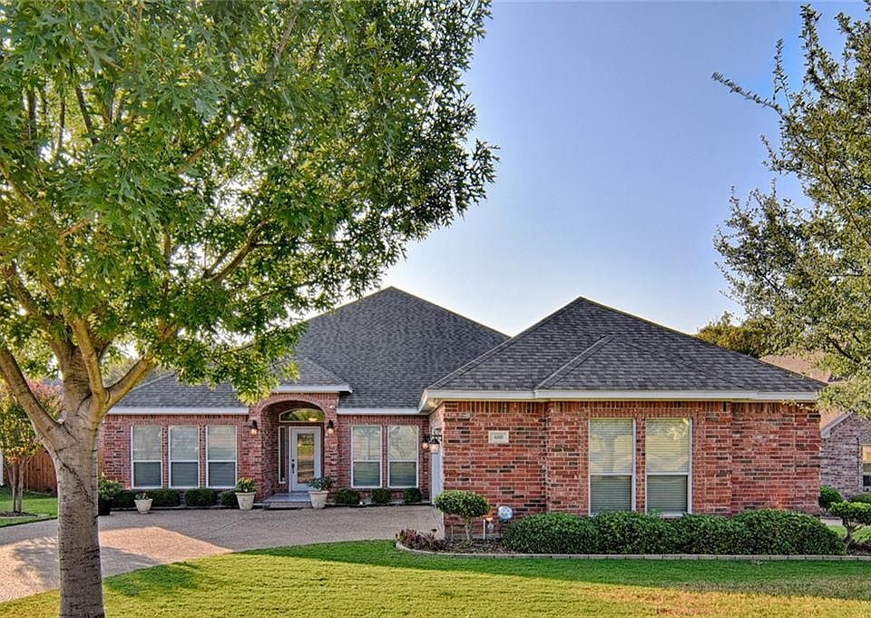 1st image of 600 Oak Leaf Ct
