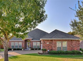 600 Oak Leaf Ct, Kennedale, TX 76060