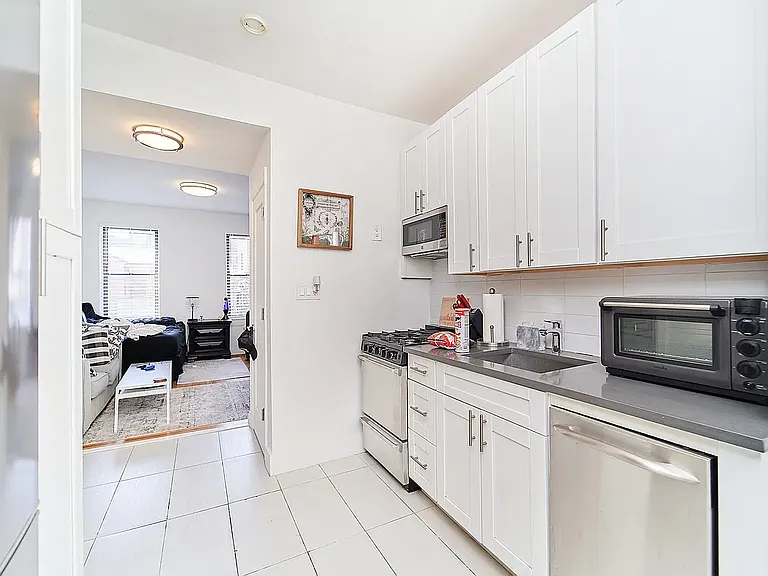 236 E 33rd St #44D — Photo 1