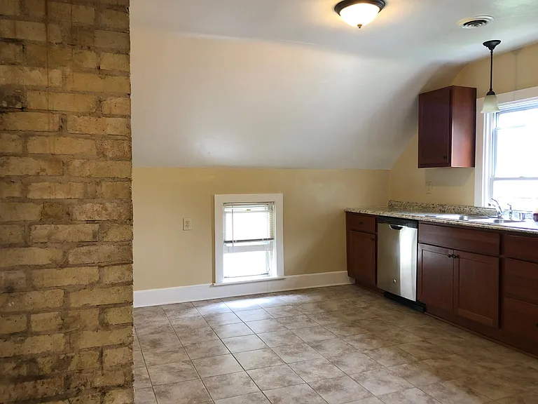 2213 S Robinson Ave #UPPER — Photo 3