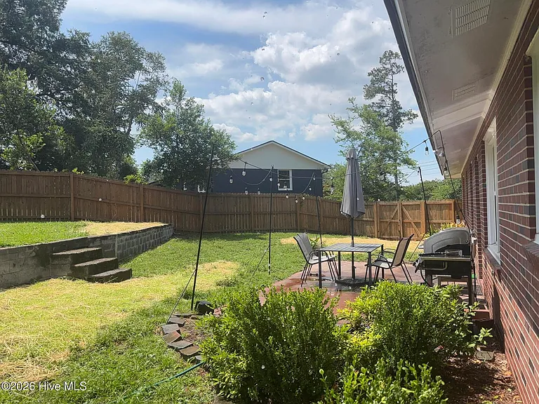 539 Martin Ln — Photo 21