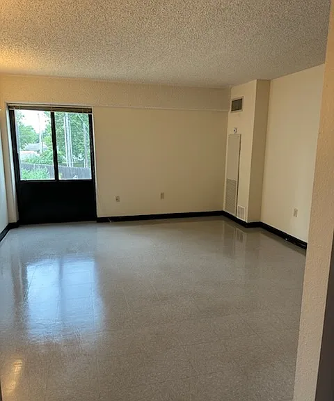 700 N Berry Rd — Photo 2