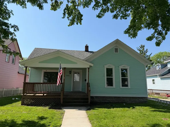 1214 Gillett St, Port Huron, MI 48060