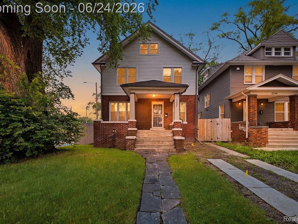 1st image of 2552 N La Salle Gdns