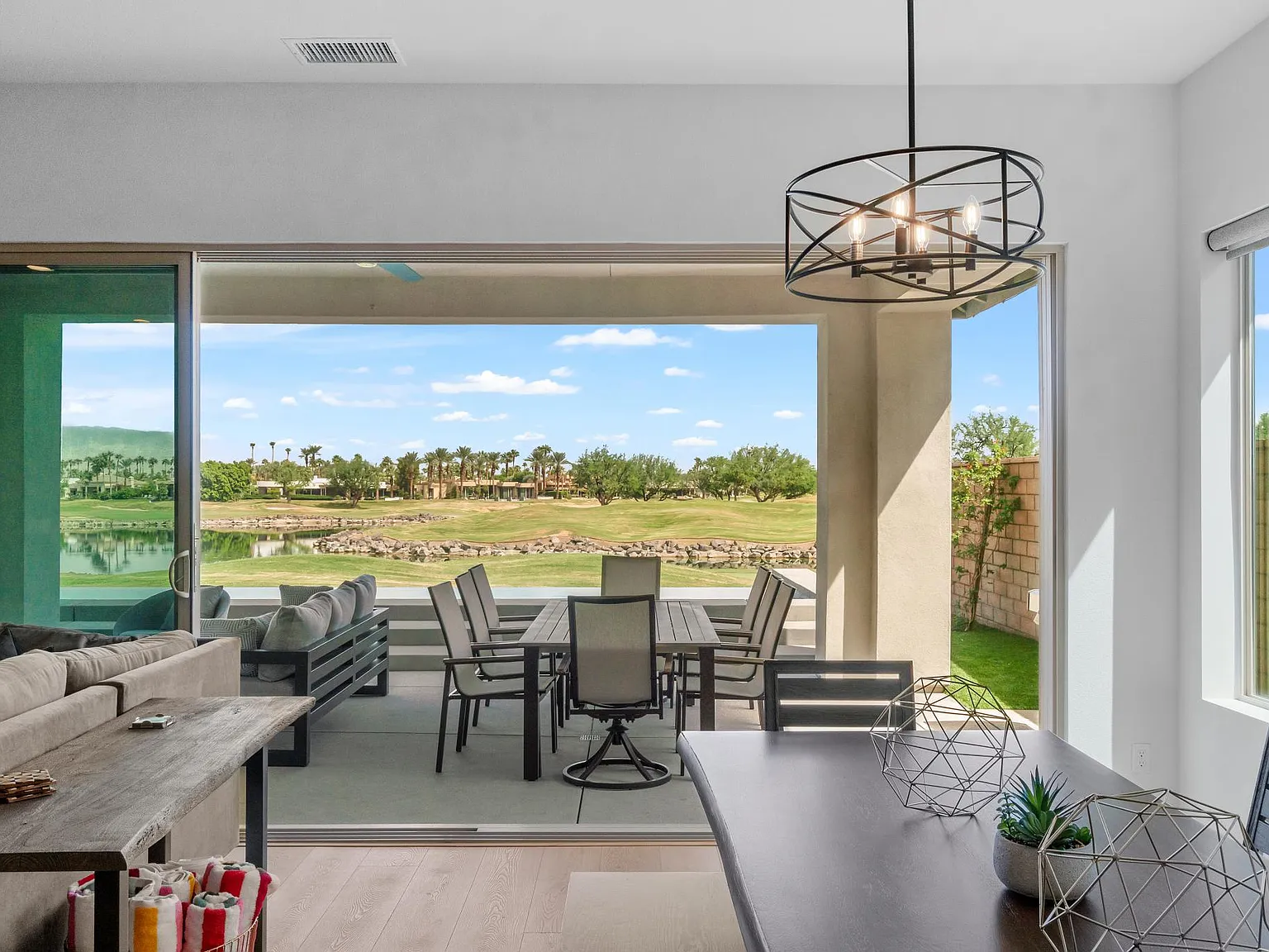 3 bed, 2.5 bath, 2277 sqft, $10,000 — Photo 3