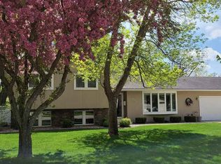 1835 Crestview Dr, New Ulm, MN 56073