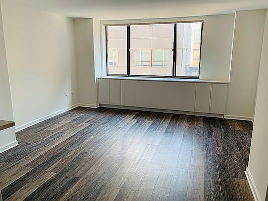 1st image of 520 W 43rd St APT 7G