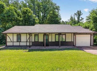 12 Edgewood Ln, Belleville, IL 62223