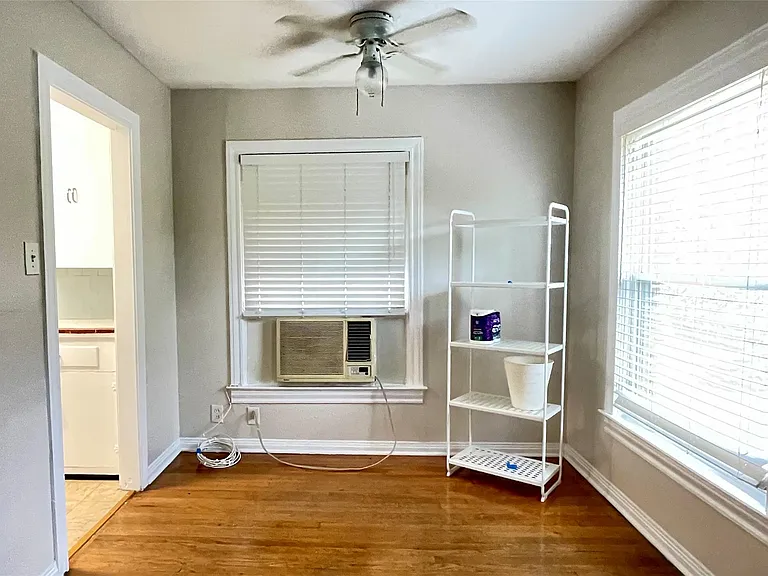 1502 Elmen St #4 — Photo 4
