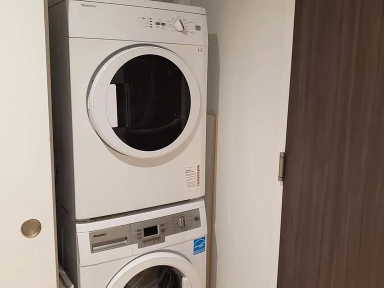 185 Roehampton Ave #911 — Photo 10