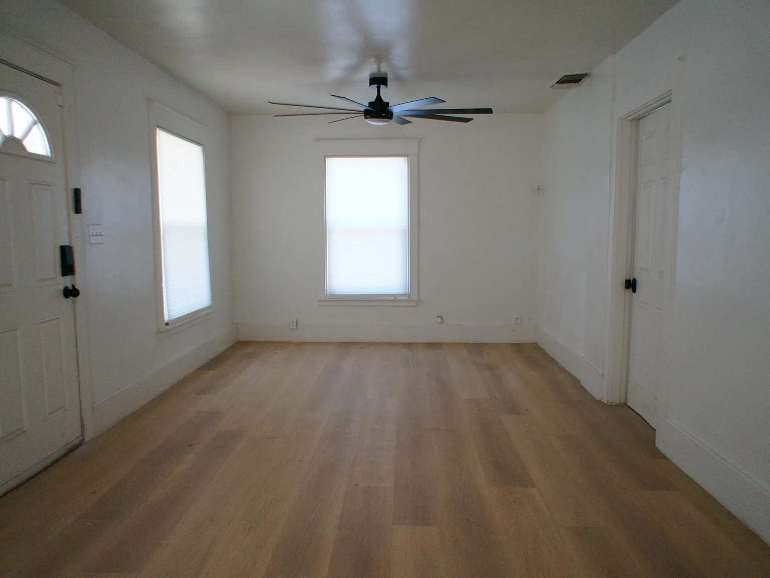 1050 East Fairmount Avenue - 12 — Photo 3