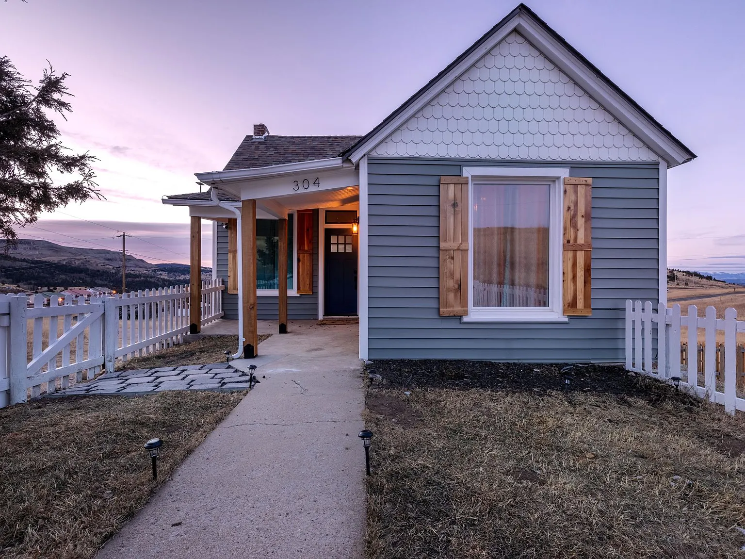 304 W May Ave — Photo 1
