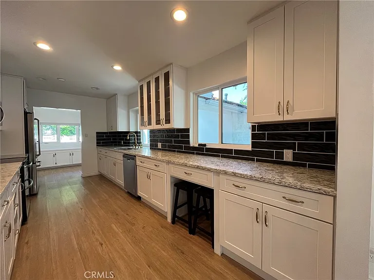 5710 Jumilla Ave — Photo 4