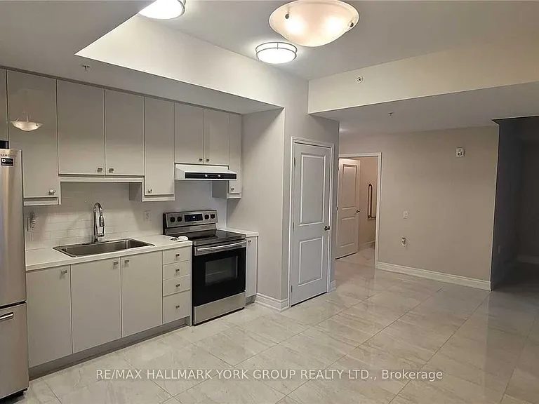 32 Wellington St E #108 — Photo 4