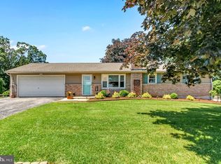 40 Massa Dr, Windsor, PA 17366