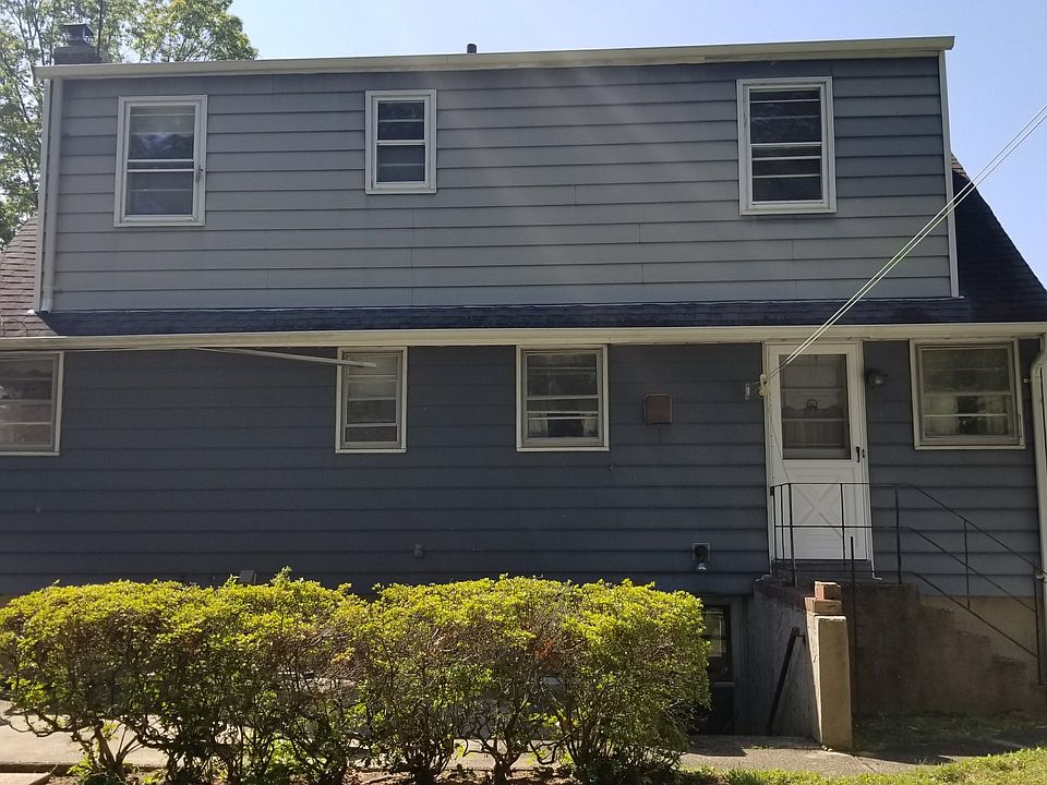 2nd image of 2575 Martin Ave