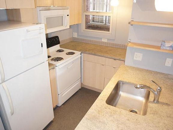 5th image of 471 M St NW APT B