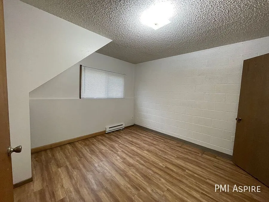 Building Photo - 1243 Hunter Ct #A