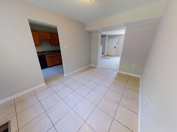 5th image of 8242 Marlton Ct