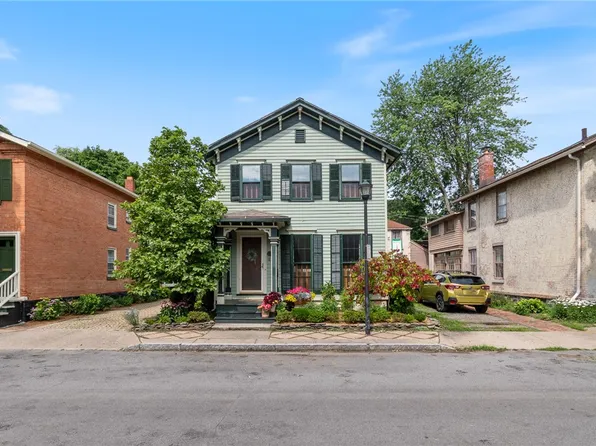 11 Greenwood St, Rochester, NY 14608