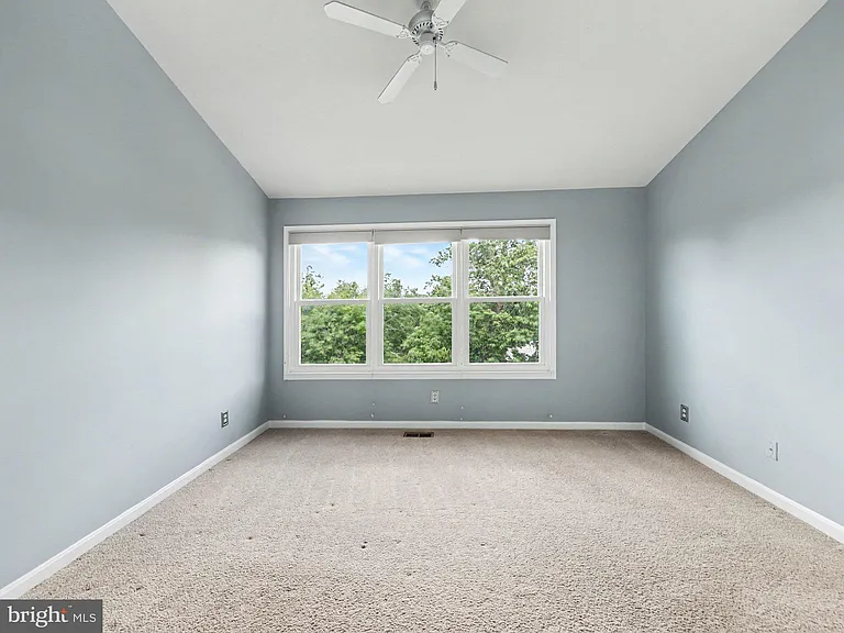 11527 Bertram St — Photo 21