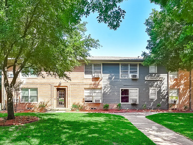 4602 Swiss Ave — Photo 2