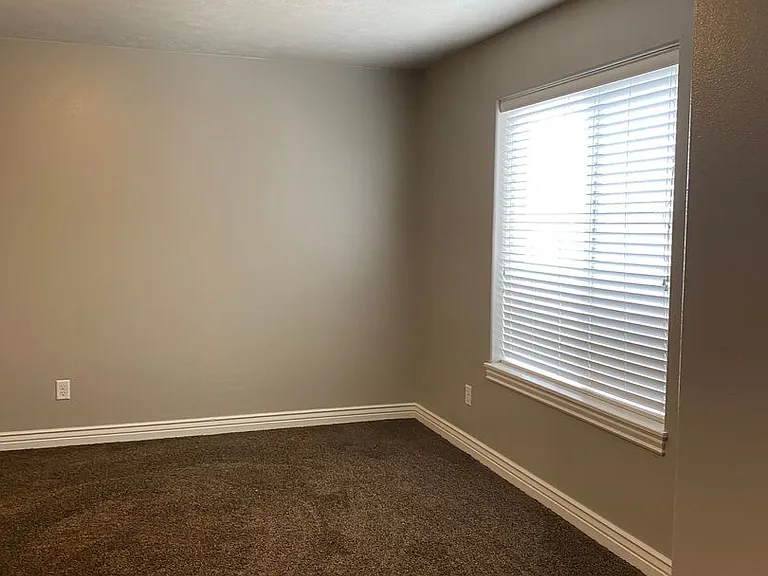 555 Countryside Ave — Photo 3