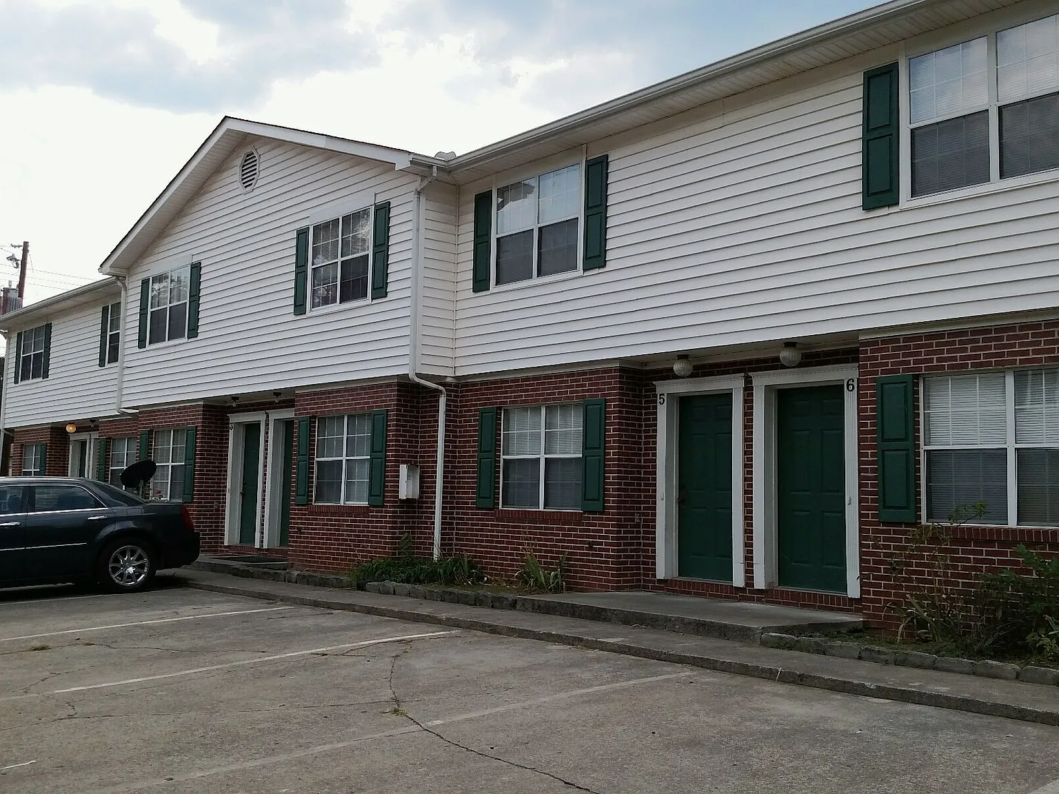 West Crawford Street Apartments — Photo 2