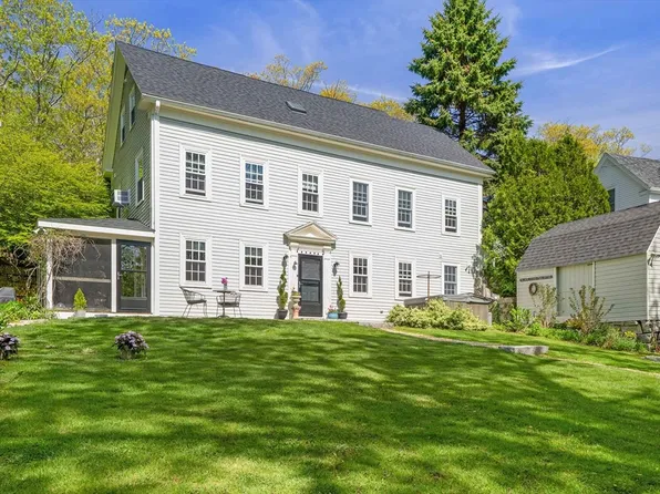 37 Walnut St, Gloucester, MA 01930