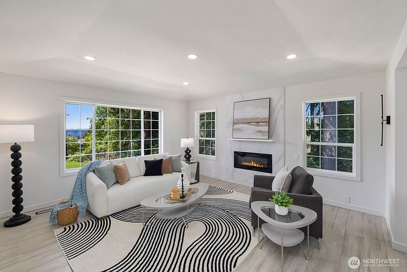 4th image of 902 18th Street