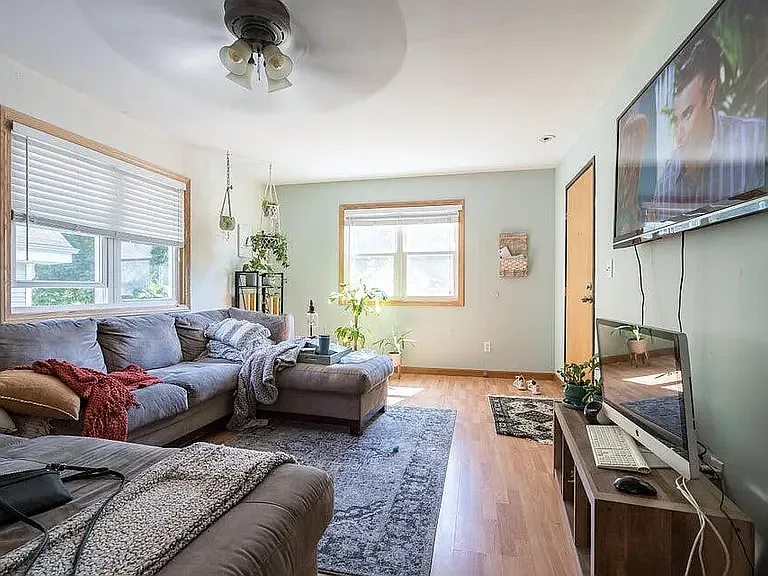 3101 N Newhall St #C — Photo 17