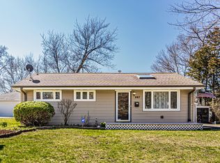 267 Vista Rd, Lake Zurich, IL 60047