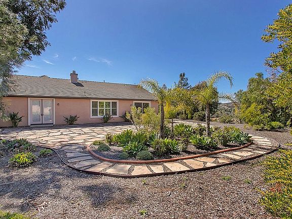 3rd image of 613 Las Colinas Dr