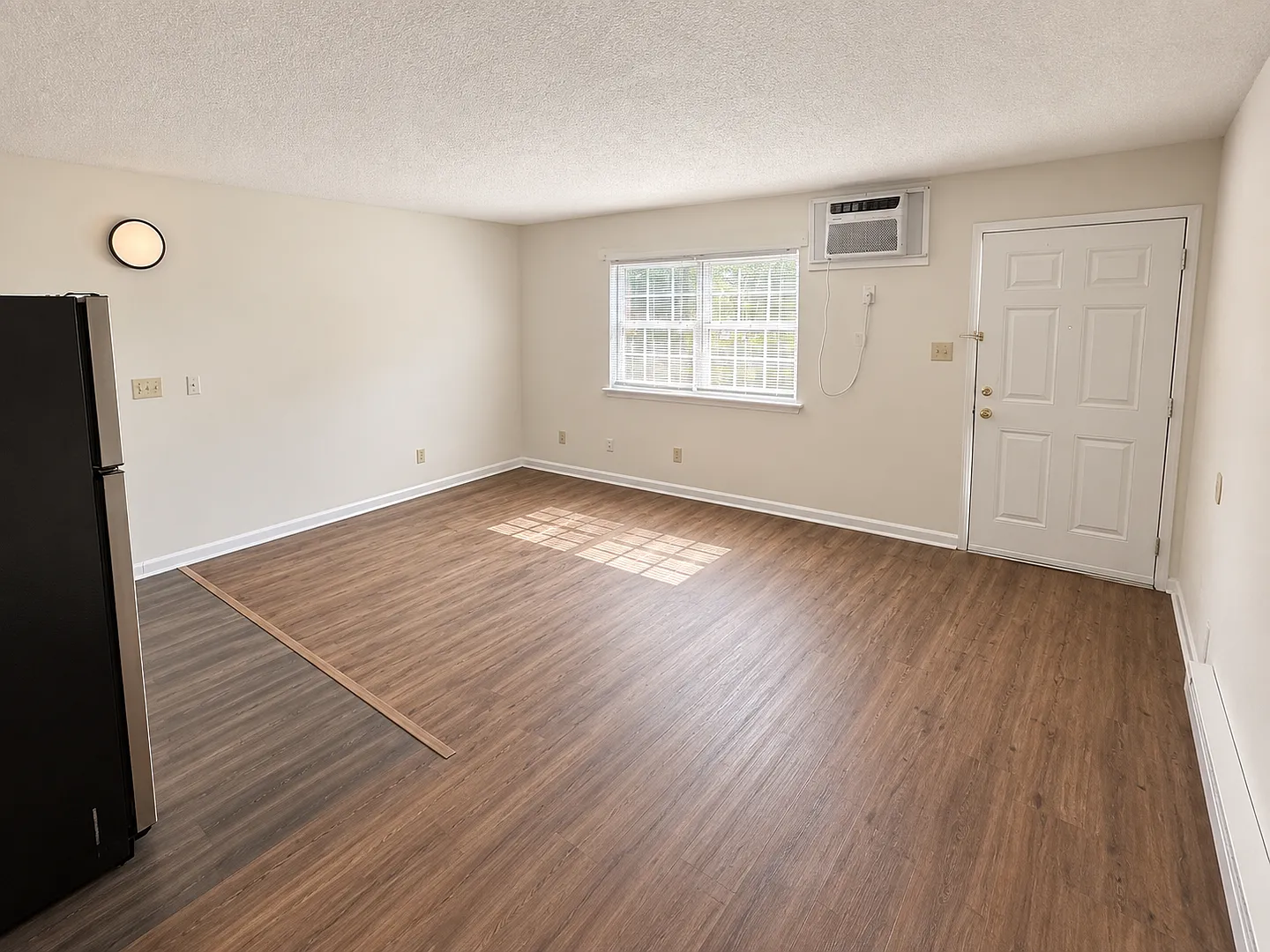 114 BART ST. — Photo 2