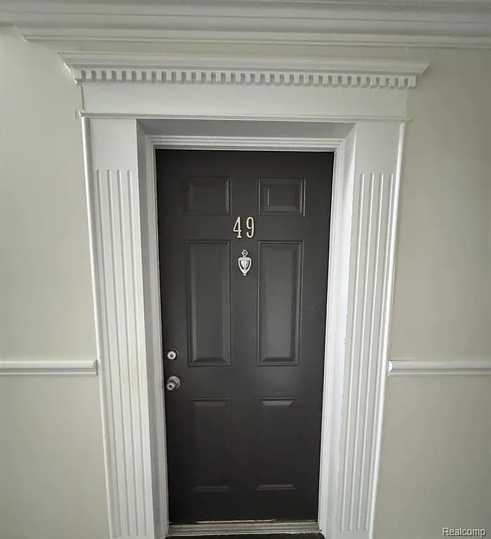 1 bed, 782 sqft, $1,300 — Photo 1