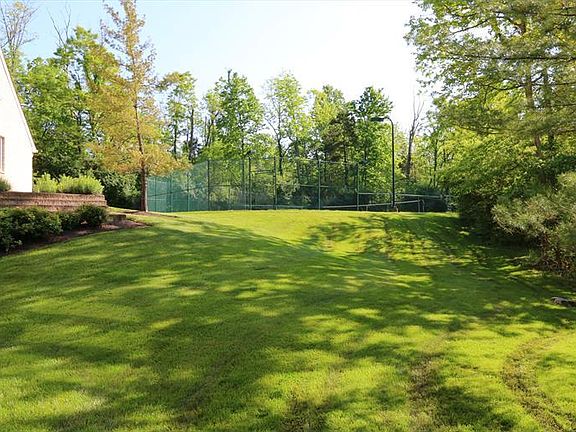 3rd image of 9985 Lakewood Ln