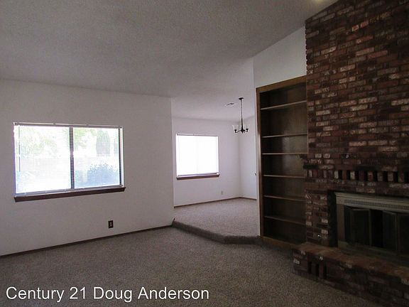 5th image of 3241 Larwood Dr