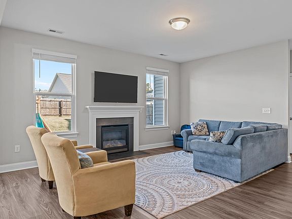 4th image of 233 Sailor Way