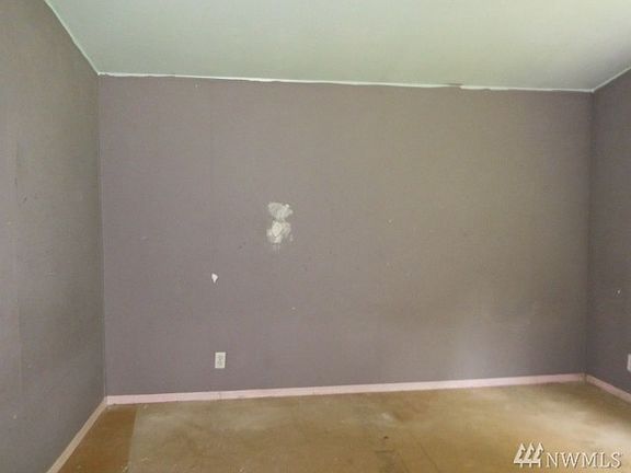 5th image of 765 Meadowood Dr W