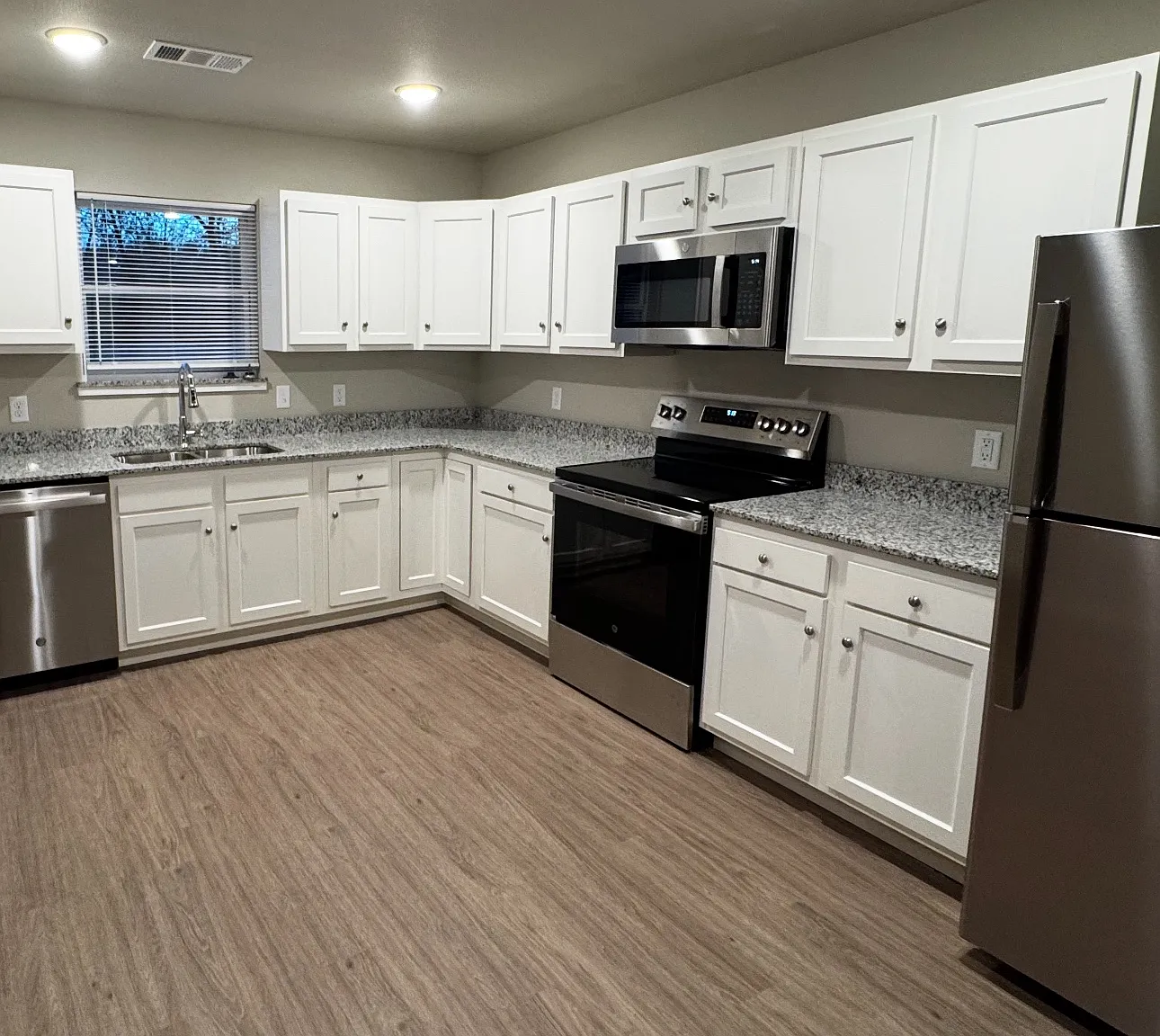 2 bed, 1.5 bath, 1000 sqft, $1,100 — Photo 1