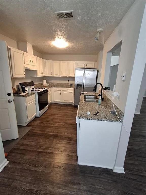 3 bed, 2.5 bath, 1891 sqft, $2,175 — Photo 3