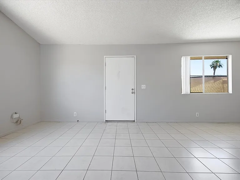 41995 Cambridge Avenue — Photo 36