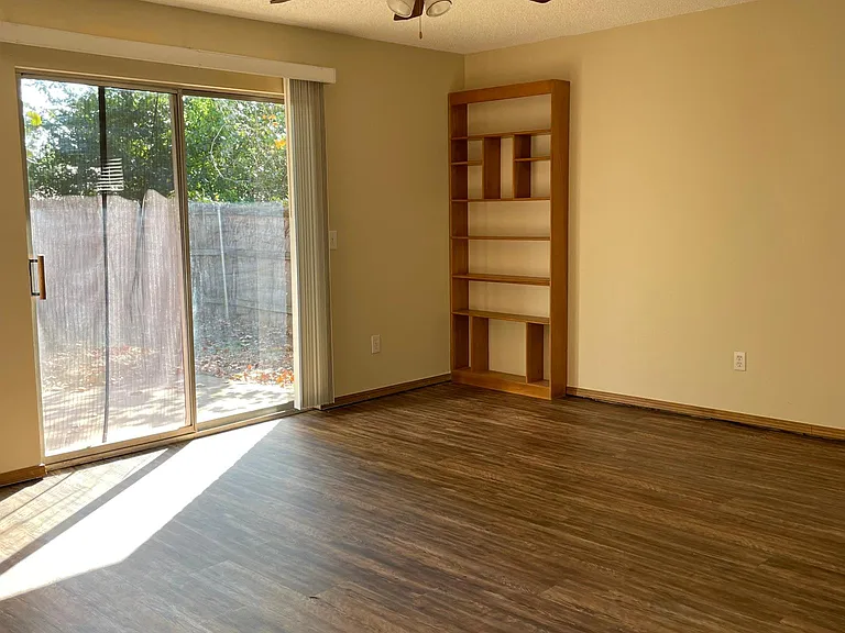 640 Redstone Ave — Photo 15