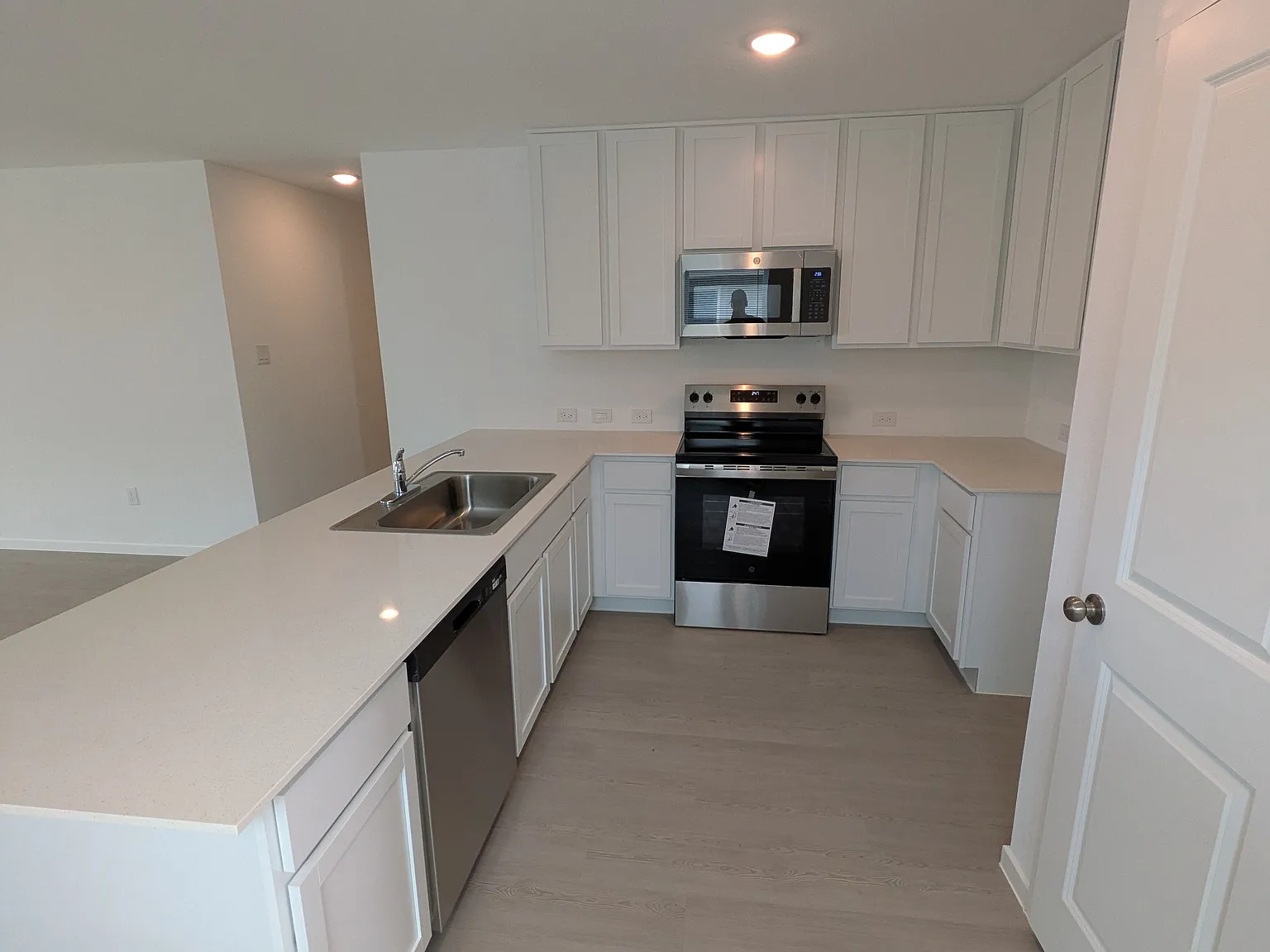 4 bed, 2.5 bath, 1867 sqft, $1,868 — Photo 3