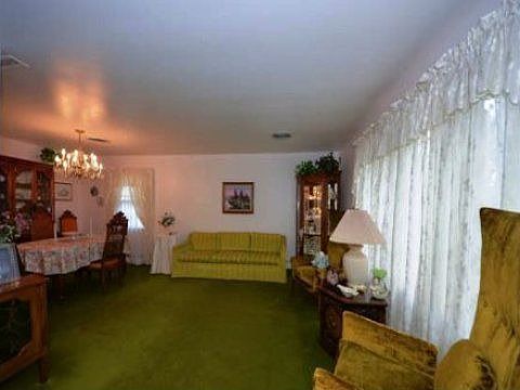 4th image of 95 Carman Ave