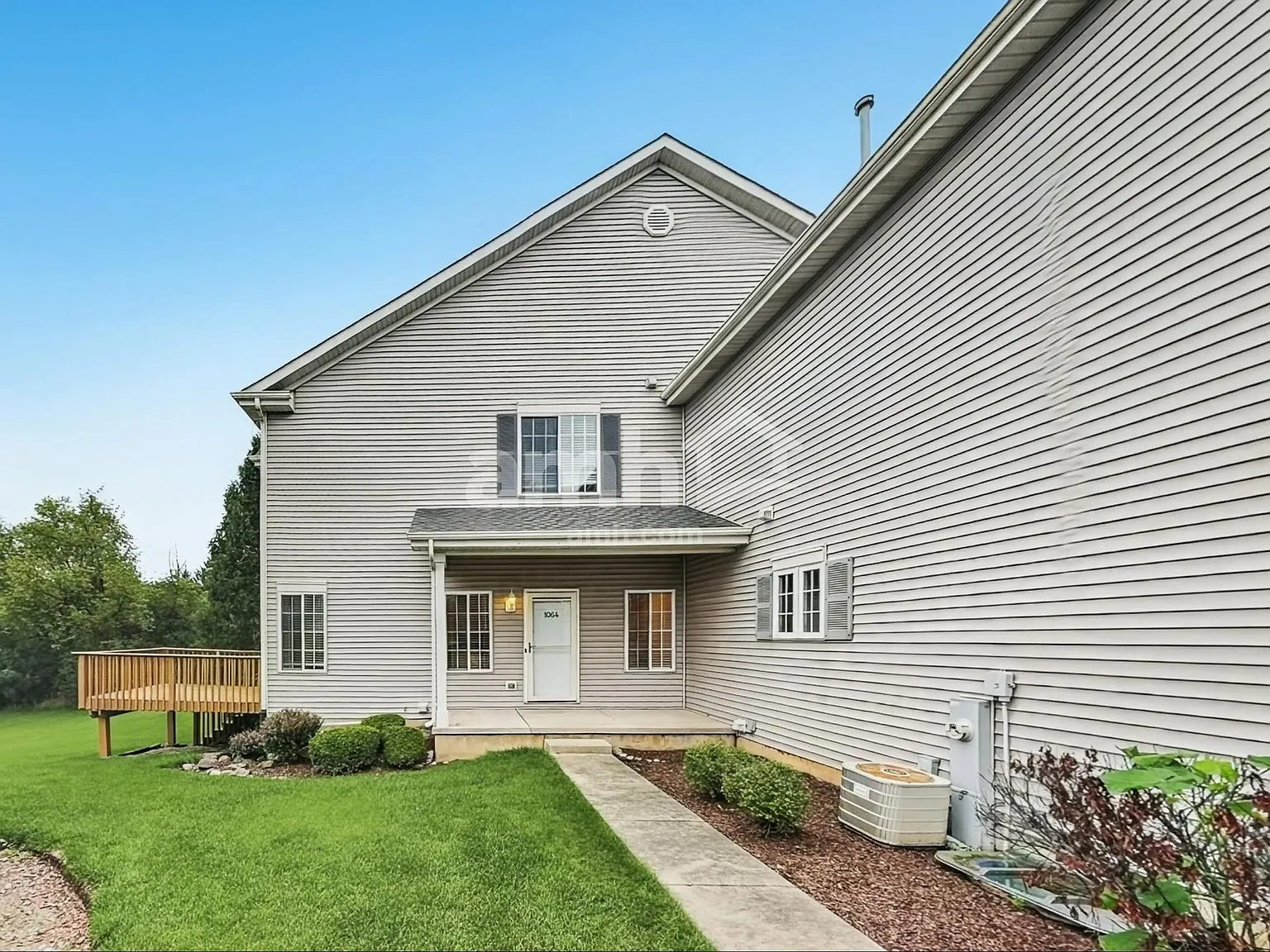 3 bed, 1.5 bath, 1169 sqft, $2,285 — Photo 1