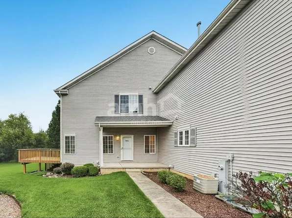 1064 Castleshire Dr, Woodstock, IL 60098
