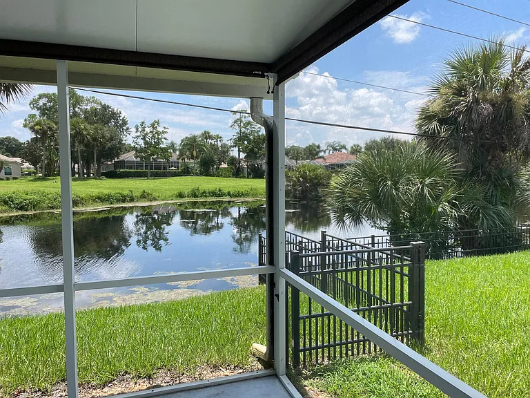 717 Pelican Bay Dr — Photo 3