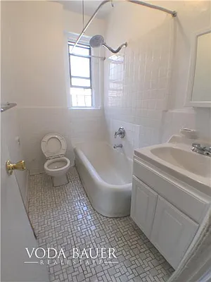 Rented by Voda Bauer Real Estate | media 4